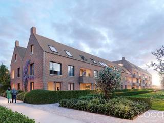 <p><strong><em>Houthof, AMBER - </em></strong><em>Licht, ruimte en verbinding</em></p>
<p>Houthof ademt Kempense charme met een knipoog naar rust én levendigheid. Gelegen midden in het dorp, met een centrale binnentuin als blikvanger.</p>
<p><strong>Appartement AM_2.03: knap appartement (84,5m²) op de tweede verdieping, met twee slaapkamers en deels overdekt terras van 15m². </strong>Indeling als volgt: inkomhal met gastentoilet en vestiairenis, <strong>leefruimte</strong> met open ingerichte keuken (samen ca. <strong>32,7m²</strong>) en groot schuifraam naar het terras toe, bergruimte/wasplaats (ca. 2,9m²), <strong>twee slaapkamers</strong> (12,9m² en 9,18m²) en ingerichte badkamer. Deels overdekt terras van ca 15m² met zicht op het <span>groene </span><u>binnengebied</u>.</p>
<p>Het <u>energiezuinige</u> <u>appartement</u> (<strong>max. E30</strong>) wordt volledig en degelijk afgewerkt; zo is er thermisch onderbroken aluminium buitenschrijnwerk met isolerende beglazing, vloerverwarming in combinatie met een <strong>individuele lucht-water warmtepomp,</strong> balansventilatie en een regenwaterrecuperatie-systeem! Extra aandacht wordt besteed aan akoestische isolatie (ontdubbelde scheidingswanden, akoestische vloerisolatie, …). Grote ondergrondse parkeerkelder (lift tot appartement). Verplichte aankoop van minimum één kelderparking.</p>
<p><em>Houthof, dorpse charme, tijdloze uitstraling</em></p>
<p>Contacteer ons voor meer informatie of een vrijblijvende afspraak: info@coga.be - 03/636.47.47.47.</p>