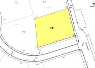 <strong>Ruime bouwgrond</strong> van 805 m² voor<strong> open bebouwing in Izegem</strong> – <strong>zonder bouwverplichting</strong><br /><br />In de Groenstraat in Izegem bieden wij deze ruime bouwgrond van 805 m² voor open bebouwing te koop aan.<br /><br />Het perceel is gelegen in een rustige, doodlopende straat, waar u geniet van een aangename woonomgeving.<br />Een ideale locatie voor wie rustig wil wonen, met het centrum van Izegem en de dagelijkse voorzieningen binnen bereik.<br /><br />Dankzij de soepele bouwvoorschriften beschikt u over heel wat mogelijkheden om uw toekomstige woning volledig naar eigen smaak en wensen te realiseren.<br /><br />Bovendien geldt er geen bouwverplichting, waardoor u vrij bent in de keuze van uw bouwpartner en het tijdstip waarop u wenst te bouwen.<br /><br />Een mooie opportuniteit voor wie op zoek is naar een ruim perceel op een rustige locatie!