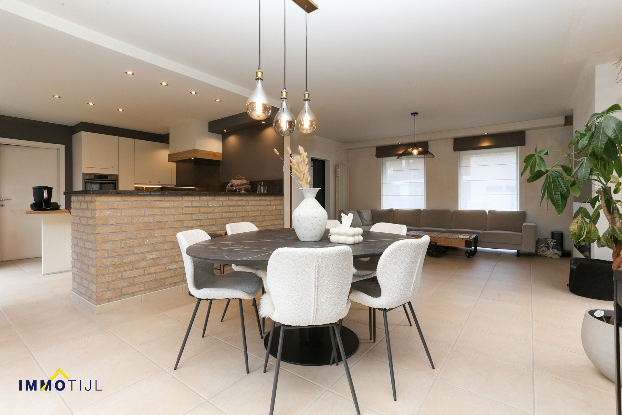 Instapklare gezinswoning met tuin en garage in Opwijk! - foto 2