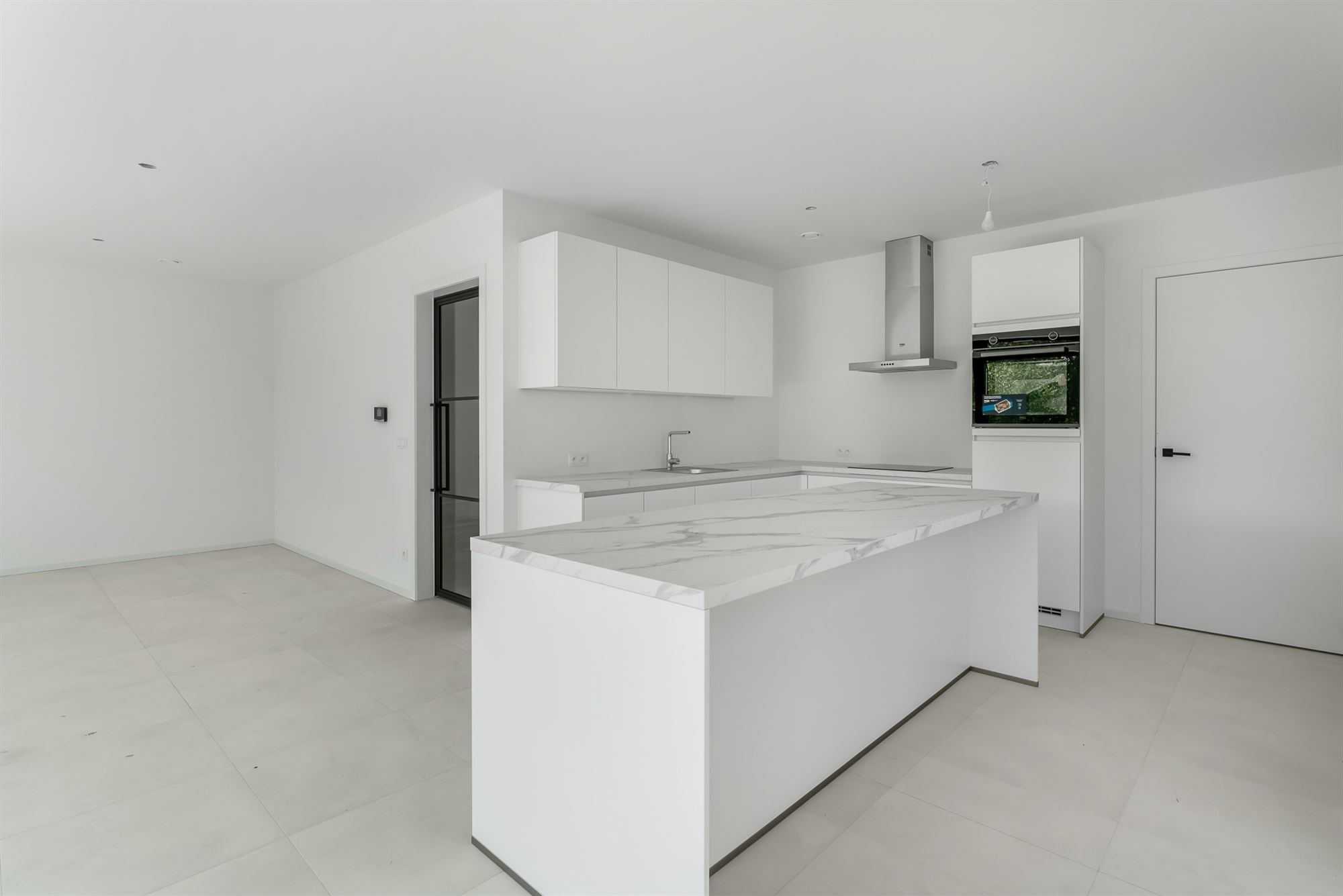 VOLLEDIG AFGEWERKTE NIEUWBOUWWONING (200M²) MET 3 SLAAPKAMERS EN E-PEIL 20! - foto 1