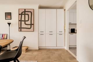 Instapklaar gerenoveerd appartement met een prachtig zicht op de Kruidtuin, zeer rustig gelegen net binnen de stadsring .Op de 3de verdieping aan de...