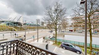 Luxurious design flat located in prime location at the New Justice Palace and close to the arterial roads. <br /><br />This flat on the first floor of a mansion was renovated extremely luxuriously with high-quality materials such as parquet, designer sanitary, SMEG appliances, etc. <br /><br />Extremely sunny living space with high ceilings and large windows opening onto a South-West terrace and wide views of the New Courthouse. Luxurious kitchen equipped with an induction hob, oven, dishwasher, fridge and freezer.<br /><br />The generous bedroom is quietly located at the rear of the small building and offers access to a fine bathroom equipped with a shower and toilet. <br /><br /><strong>Available starting from 2nd February 2026. </strong><br /><br />Advantages: <br />- Can be rented through a partnership.<br />- Energy efficient flat with EPC label A <br />- Small-scale building with low common charges of EUR 40/month