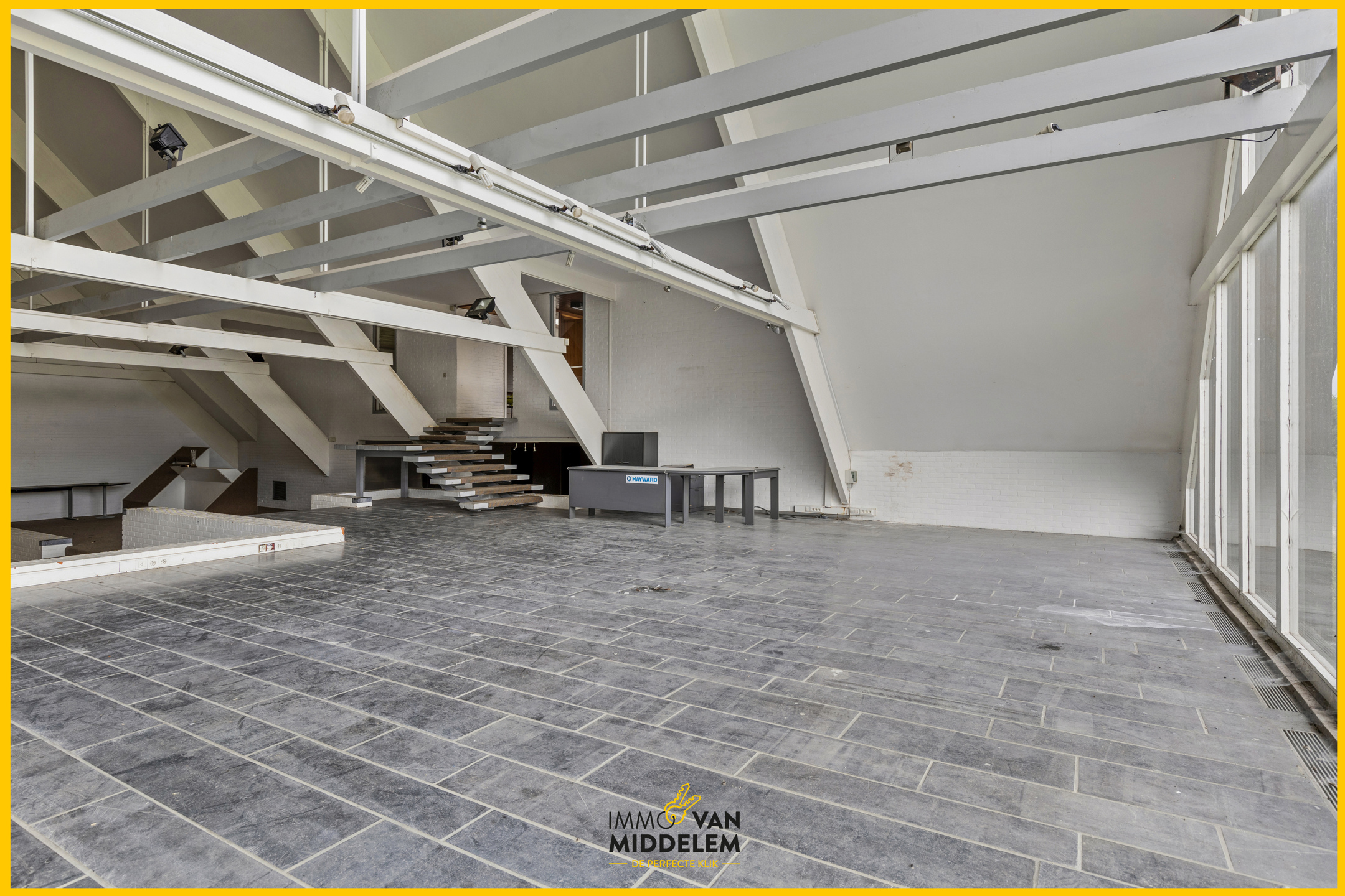 MULTIFUNCTIONEEL GEBOUW MET VISIBILITEIT VANOP DE A12 ! - foto 4