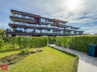 Instapklare penthouse met alle comfort. Lift komt uit in appartement zelf (via beveiliging). Bestaande uit een grote leefruimte, ingerichte keuken...