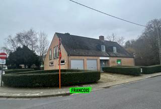 Op een absolute topligging in Diksmuide, pal naast het stadspark, bevindt zich deze vrijstaande eigendom met een uitzonderlijk potentieel. Het...