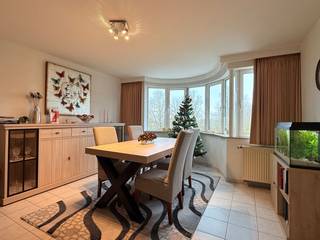 Dit ruim verzorgd appartement is ideaal gelegen nabij Centrum Brugge met een prachtig zicht op 't Stil Ende.Het appartement omvat: Inkomhal,...