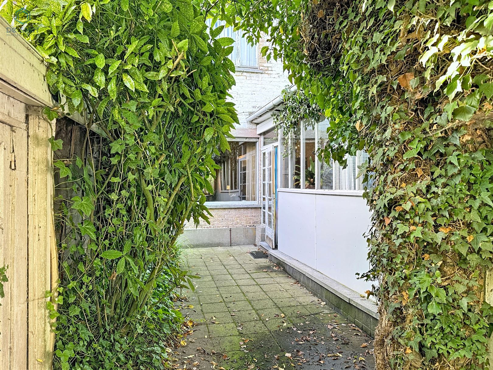 Te renoveren ruime woning met grote tuin - foto 2