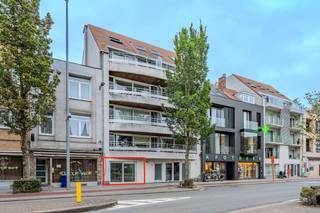 Dit recent appartement te koop is gelegen langs de Torhoutsesteenweg met een open zicht op het Mac Leodplein te Oostende. U bevindt zich temidden...