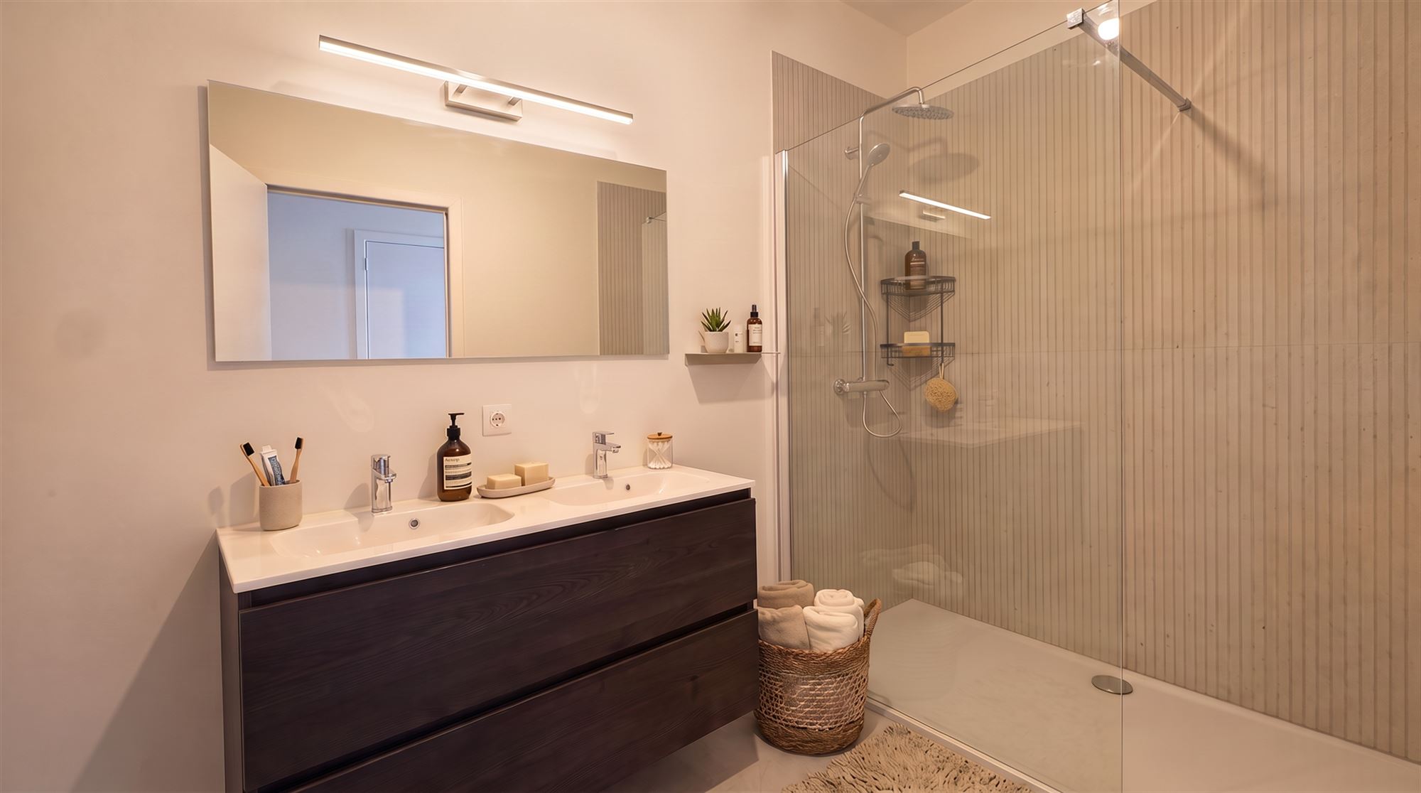 Ruim appartement met 2 slaapkamers en grote zuidtuin. - foto 4