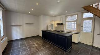 Comfortabele 2-slaapkamerwoning op een interessante ligging in een rustige straat in het centrum van Brugge. Vlakbij het Astridpark en...