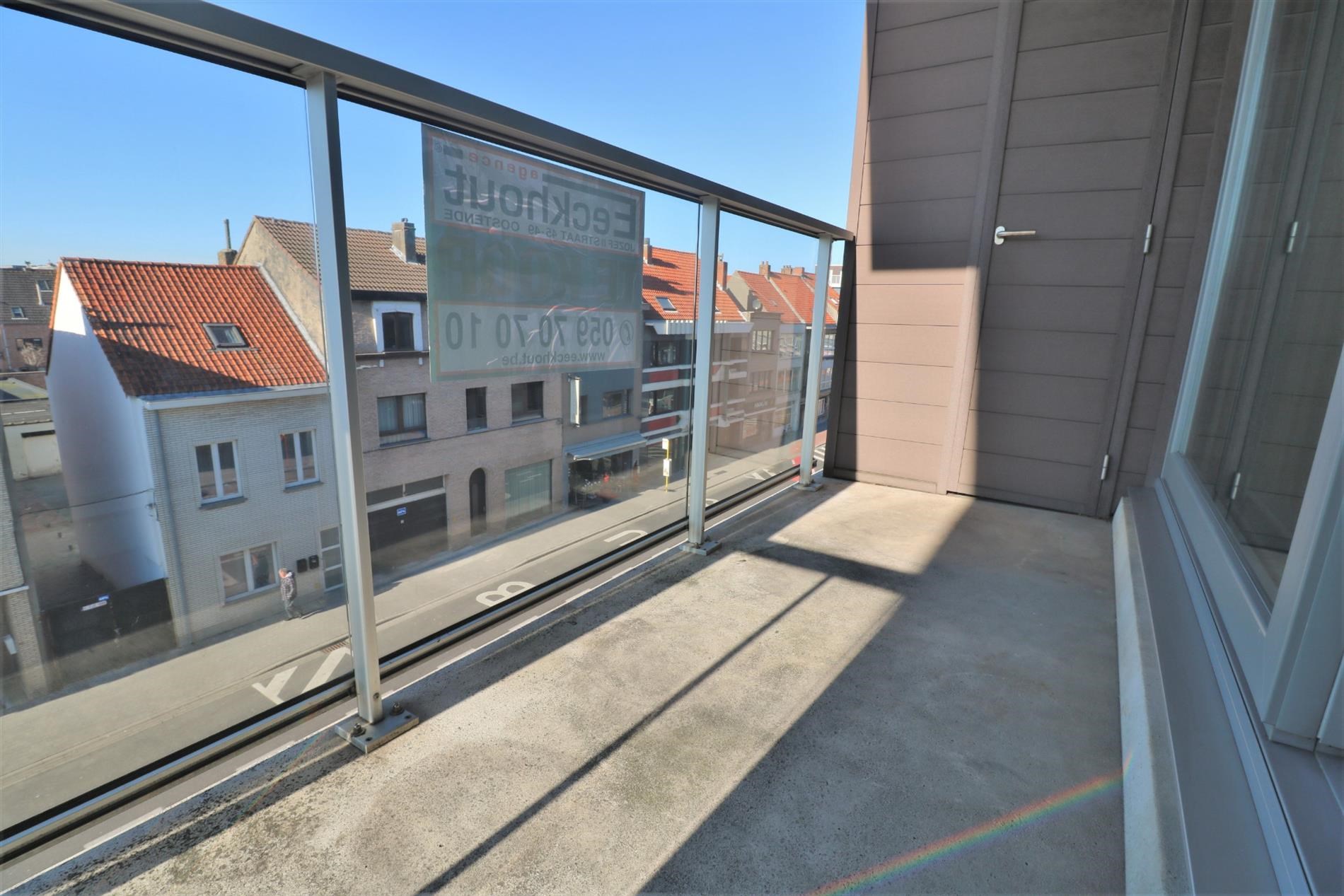 Instapklaar en modern 3-slaapkamer appartement met zonneterras te Oostende! - foto 2