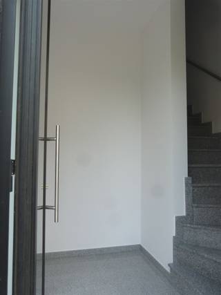 Nieuwbouw-appartement met 2 slaapkamers, terras en autostaanplaats in het centrum van Mechelen-Bovelingen.Huurprijs inclusief maandelijkse vaste...