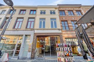 Commercieel pand (handelshuis) van 324 m² — topligging in de beste winkelstraat van Tienen. EPC-label F.Dit handelspand geniet een commerciële...