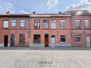 Op een rustige locatie in het historische centrum van Brugge, vlak bij de idyllische Potterierei, vindt u deze volledig gerenoveerde en...