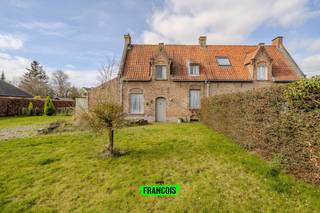 Op zoek naar een bijzonder project te koop in Gistel? Ontdek dit uitzonderlijk (ver)nieuwbouwproject in de Mosselstraat, gelegen op een ruim...