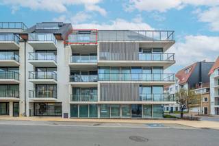 This apartment with side sea view is located in the Baros residence (2015). The apartment has a beautiful and bright living space with access to the pleasant terrace. The kitchen is nicely equipped with a dishwasher, stove, large fridge, oven/microwave combination and access to the storage room with connection for a washing machine. On the first floor, there are 2 beautiful bedrooms - one of which has access to the terrace. The bathroom has a bath, sink and toilet. Layout: - entrance hall with guest toilet and closet- bright living room with open kitchen- storage room with washing machine connection- terrace 1 with extra storage- nighthall- bedroom 1 with access to the terrace- bedroom 2 - bathroom with bath, sink and toilet- basement storageAdvantages: - recent building - beautiful windows - sun-facing terraces- bright - basement storage- compliant electrical inspection- EPC label A- side sea view- near the new Casino and the Zeedijk