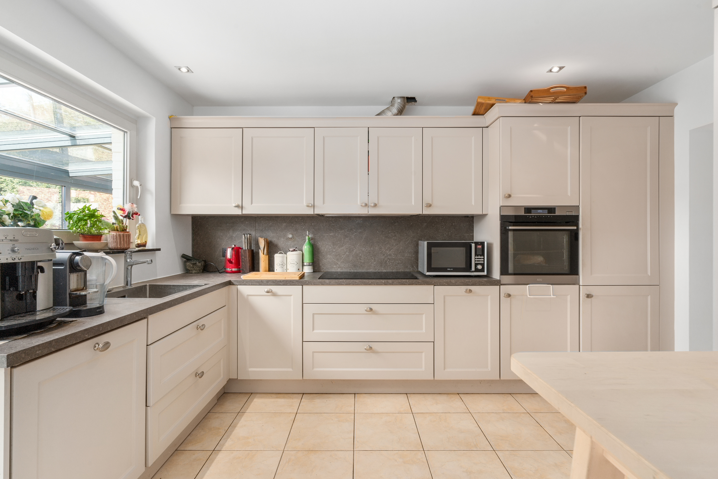 Te koop in Meise. Ruime woning met 5 kamers en 2 badkamers. - foto 3