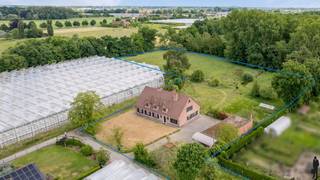 Prachtig gelegen villa met 6 slk en 2 badk op een perceel van 11.641 m².Algemeen:- Kwalitatief gebouwde villa met tal van mogelijkheden- Unieke...
