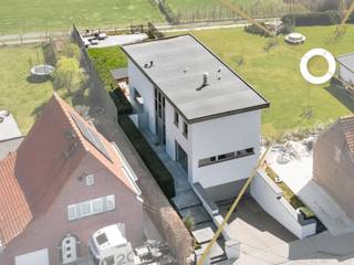 Deze prachtige villa biedt een combinatie van luxe en comfort, met 3 ruime slaapkamers en een volledig uitgeruste badkamer die voorzien is van...