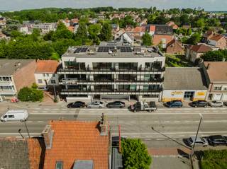 Energiezuinig nieuwbouw penthouse appartement met 2 slaapkamers en zonnig terrasIndeling:Inkomhal met vestiaire, berging en wc, keuken met eetkamer,...
