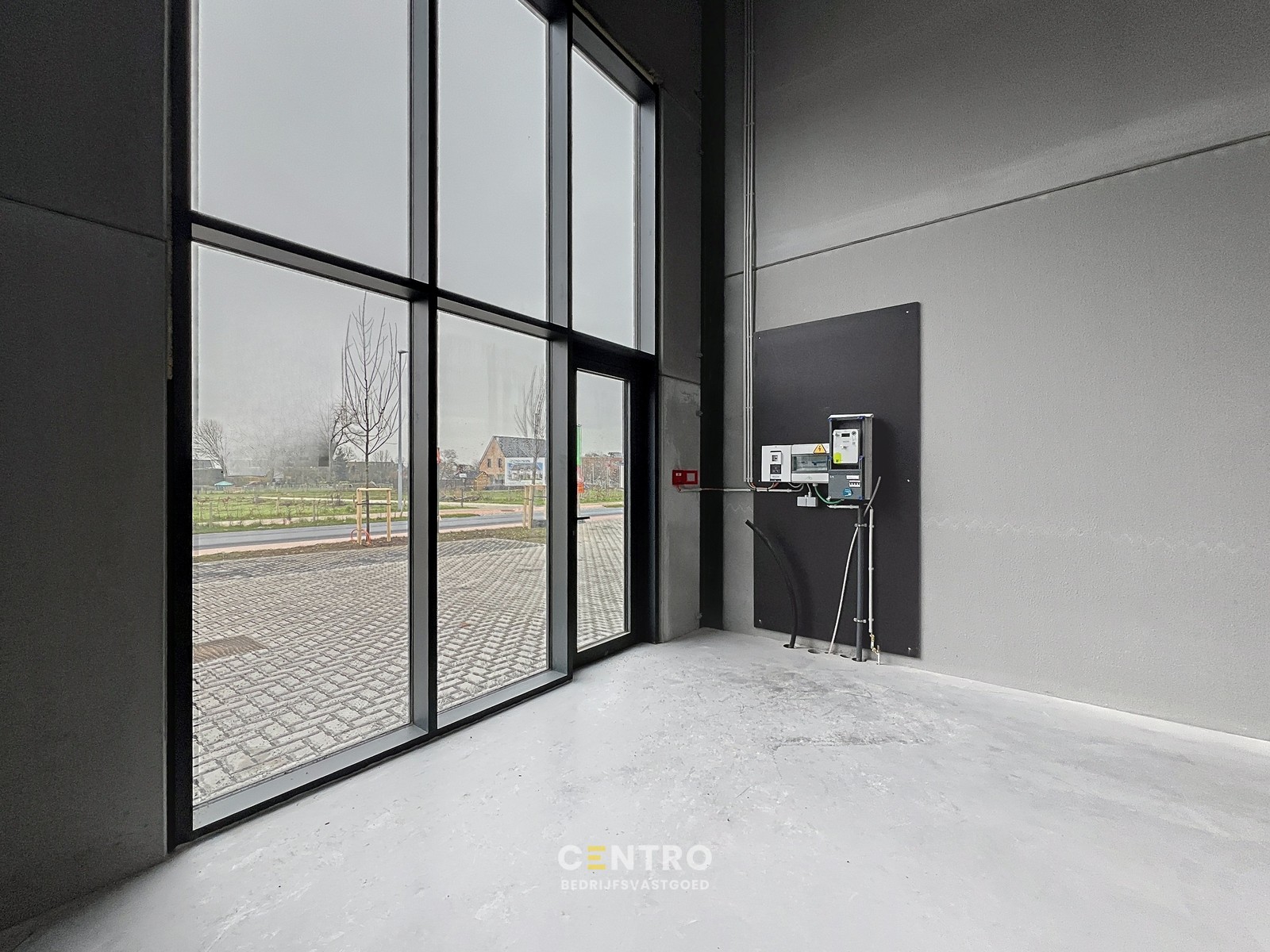 NB-magazijn van ± 275 m² incl. 3 parkeerplaatsen en moderne glaspartij in driehoek TIELT-DEINZE-WAREGEM ! - photo 5