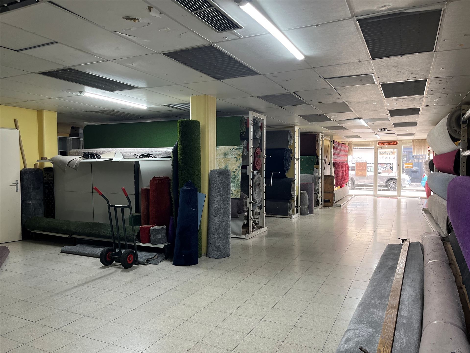 Appartementsgebouw met grote winkel (450m²) - foto 3