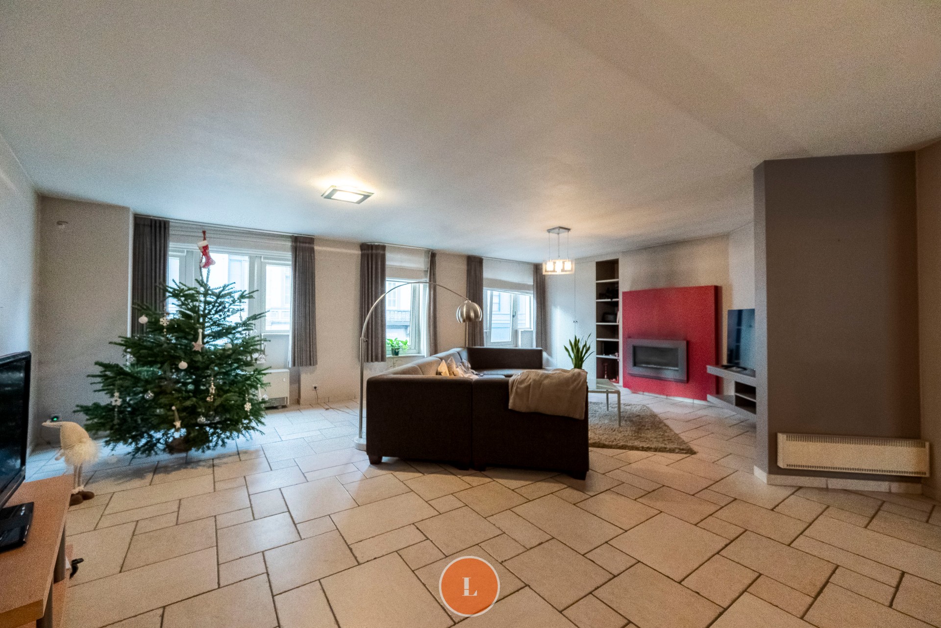 Handelspand met instapklaar zeer ruim duplexappartement. - foto 2