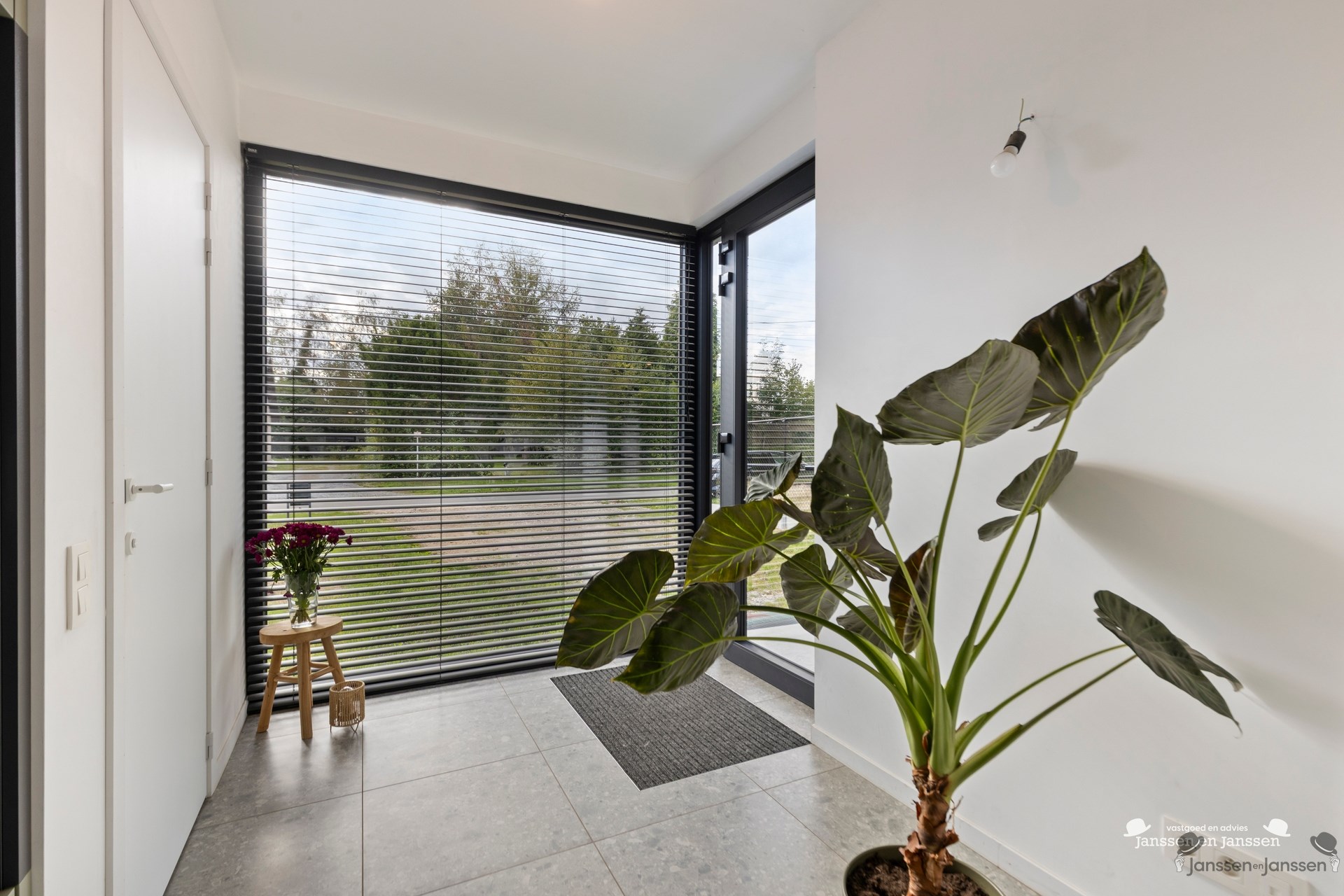 Moderne halfopen bebouwing uit 2024 met hoogwaardige afwerking - foto 4