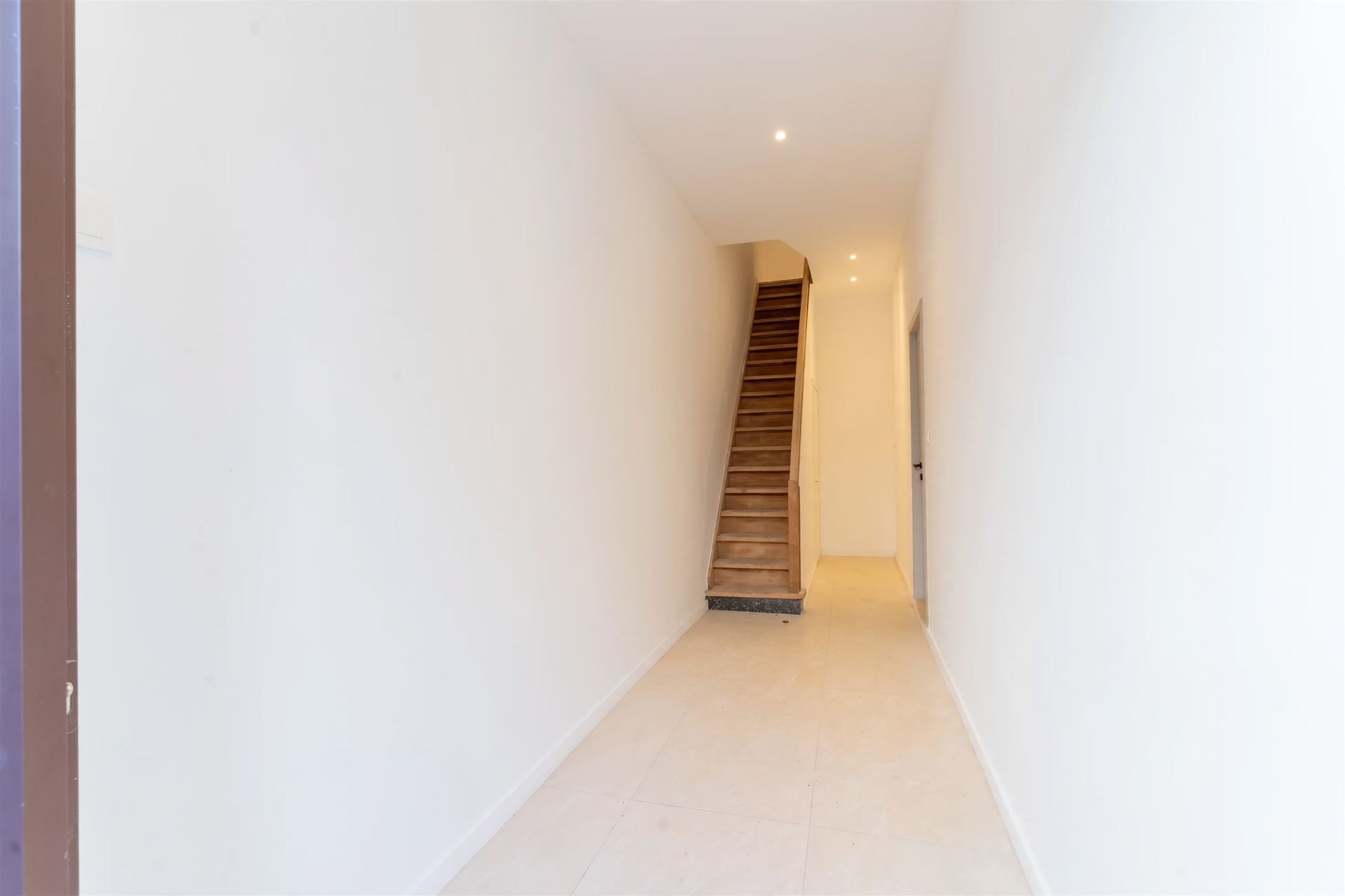 Prachtig gerenoveerd gelijkvloers appartement met ruime tuin 🌿 - foto 5