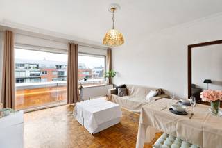 Be surprised by this ready-to-move-in apartment, ideally located in the vibrant heart of Ninove, on the popular Centrumlaan. Here you enjoy...