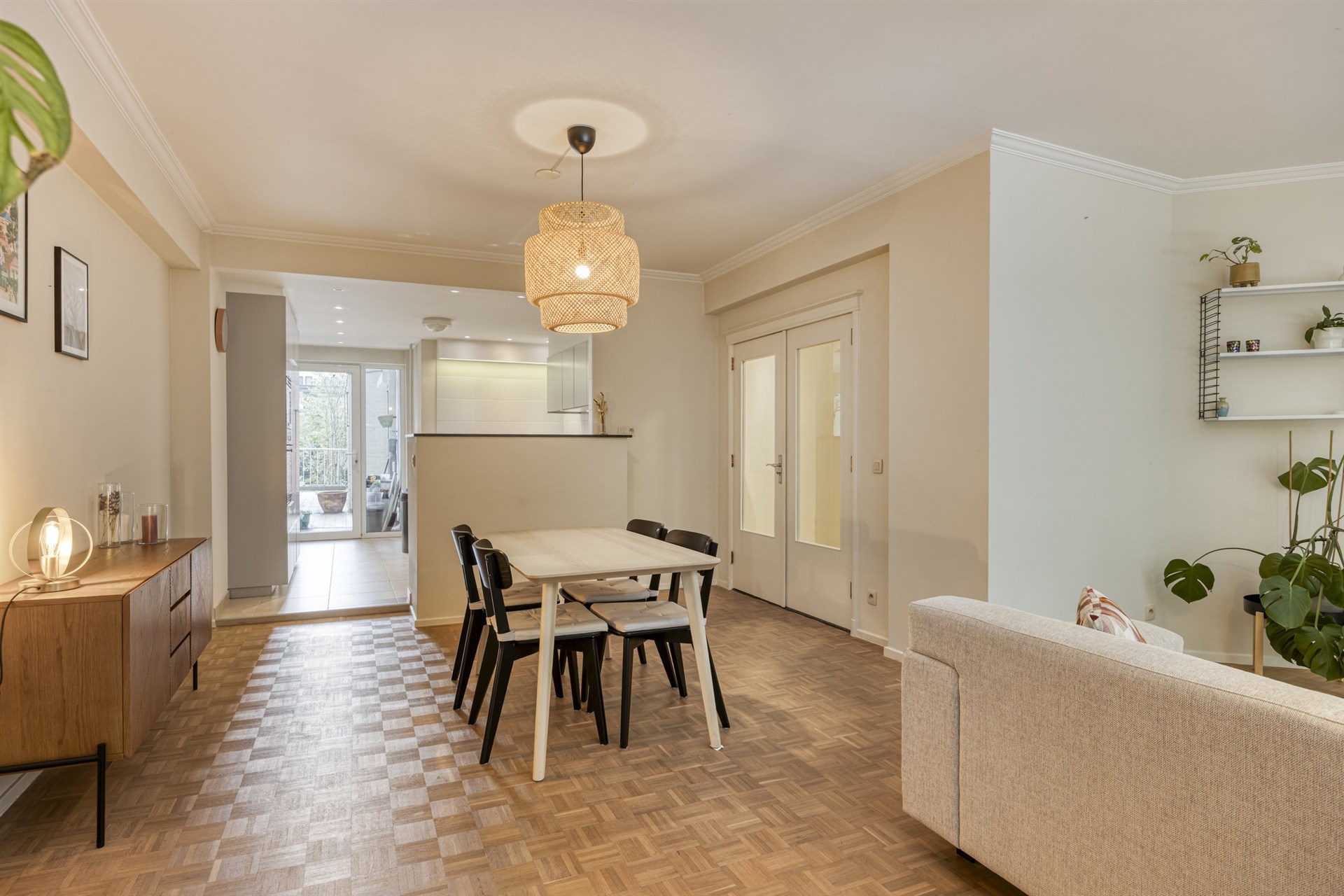 Appartement te koop met 2 slpkmrs en terras in Berchem!  - foto 4