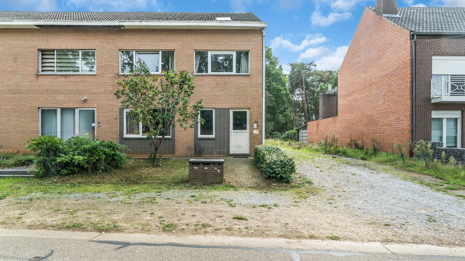 Te renoveren pand gelegen op een grondoppervlakte van 4 a 57 ca - Koersel - foto 1