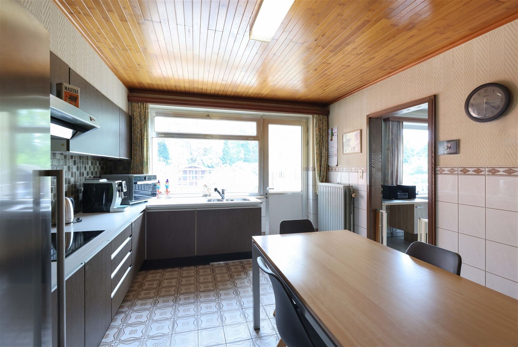 Verrassend ruime gezinswoning met 5 slaapkamers op een knap perceel van 14a 78ca - foto 5