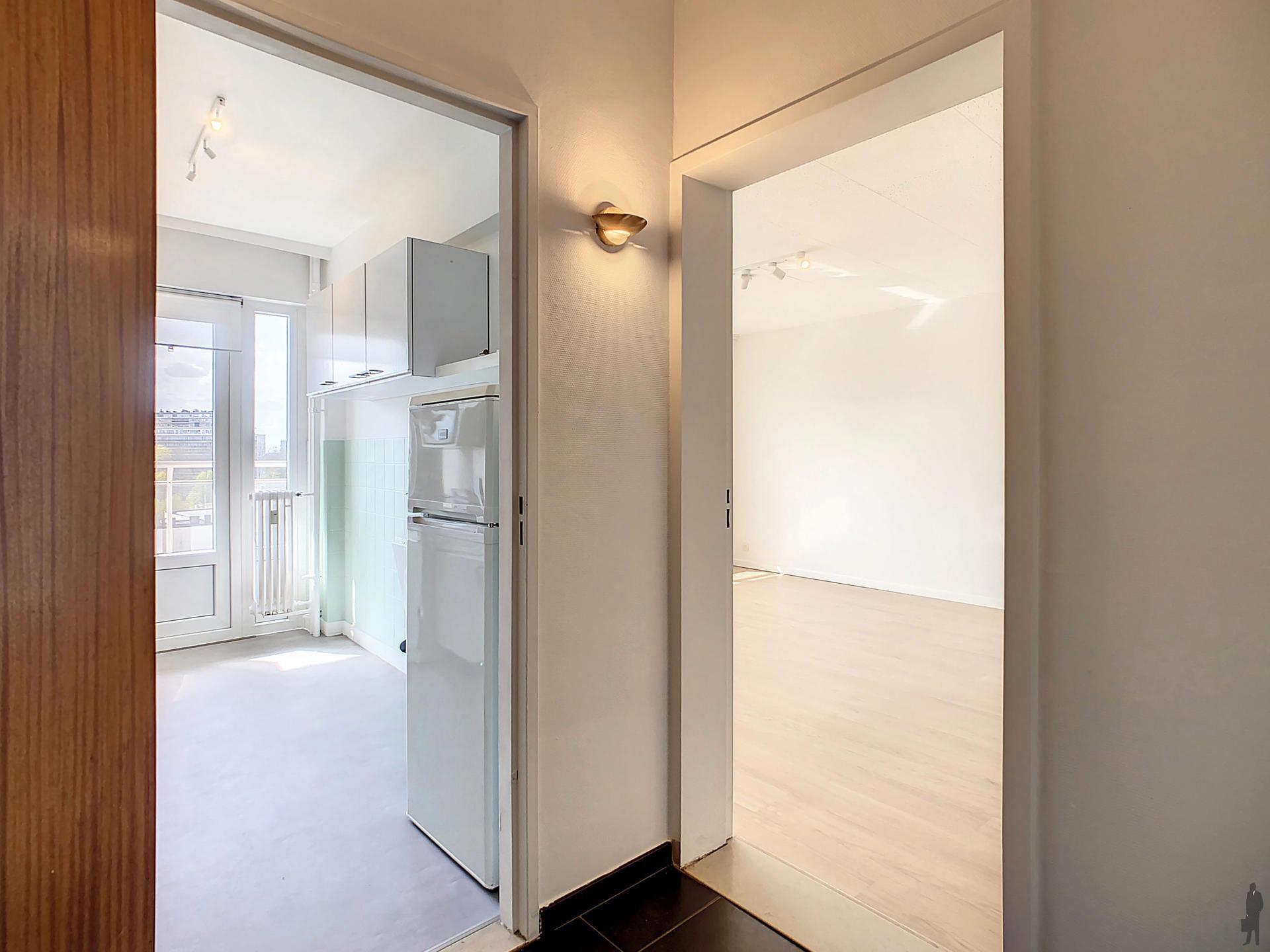 Gezellig appartement met 2 slaapkamers en mooi terras te Berchem! - foto 2