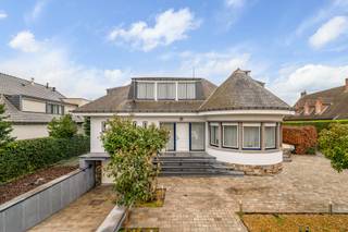 Op een strategische locatie in Ninove, langs een belangrijke verbindingsweg, bevindt zich deze tijdloze villa die perfect inspeelt op de...