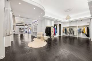 Volledig uitgerust en goed onderhouden handelspand op top locatie te Beringen Centrum! Belangrijkste troeven:- Centrale ligging- Kwalitatief...