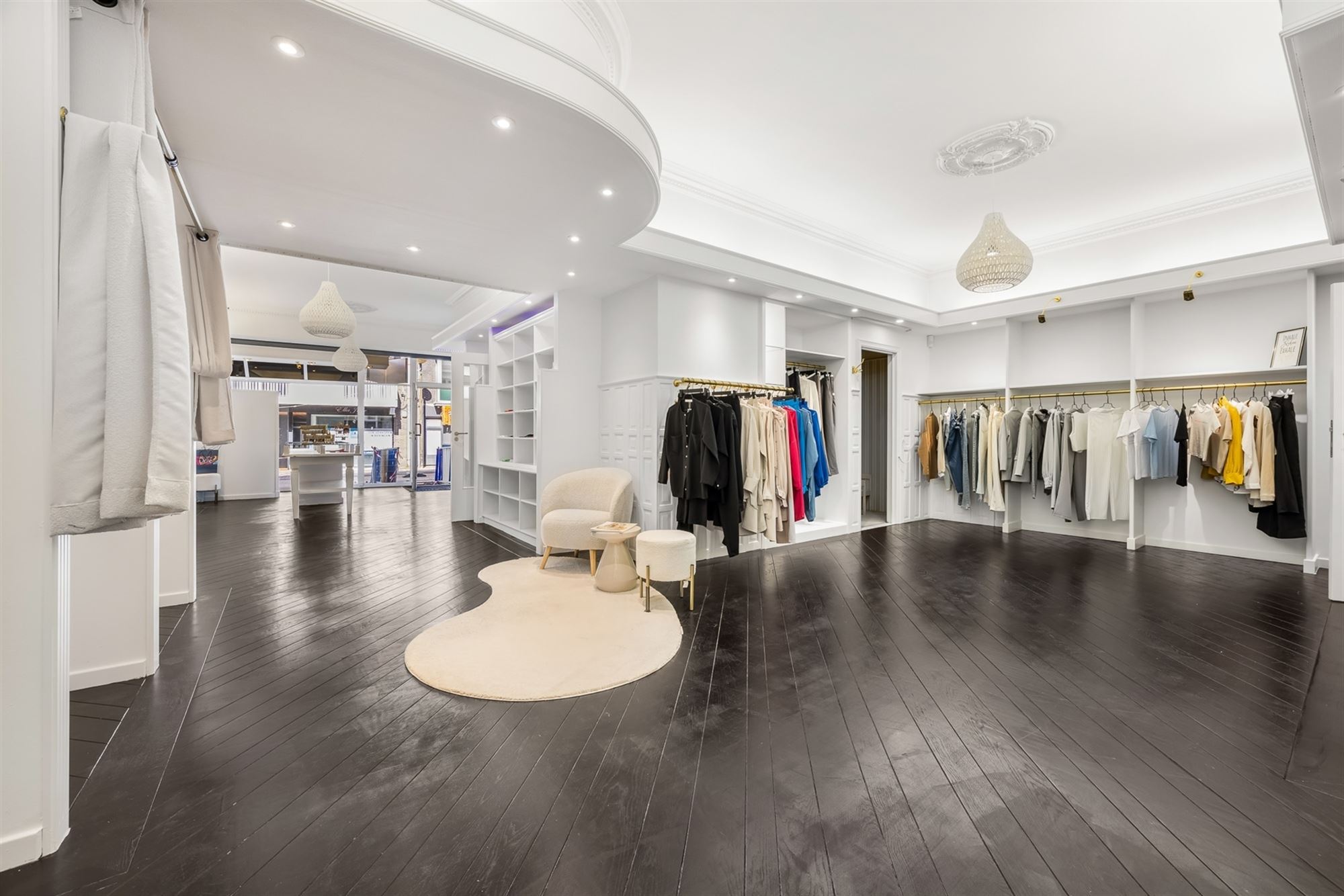 VOLLEDIG UITGERUST EN GOED ONDERHOUDEN HANDELSPAND OP TOP LOCATIE TE BERINGEN CENTRUM - foto 1