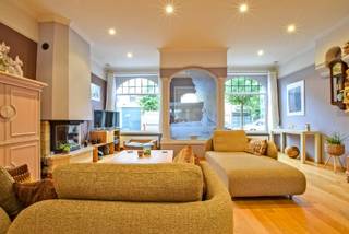 In het centrum van Nieuwpoort-stad bevindt zich deze unieke, door de jaren heen gerenoveerde woning vol potentieel op een ruim perceel waar...