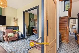 Ben je op zoek naar een gezellige woning met potentieel? Dan is deze <strong>knusse woning in Wachtebeke</strong> misschien wel jouw nieuwe thuis!<br /><br />De woning beschikt over <strong>2 slaapkamers, een vernieuwde badkamer en een functionele keuken</strong>. Achteraan geniet je van een <strong>tuintje,</strong> dat ideaal is om te ontspannen, te barbecueën of kinderen veilig buiten te laten spelen.<br />Deze woning is bijzonder geschikt voor een koppel, alleenstaande of startend gezin. Bovendien geniet je van een gunstige ligging, dicht bij winkels, scholen, openbaar vervoer en andere voorzieningen.<br /><br />De woning beschikt momenteel over een <strong>EPC-label F</strong>. Voor woningen met EPC-label E of F geldt in Vlaanderen een <strong>renovatieverplichting</strong>: de nieuwe eigenaar dient de woning <strong>binnen 6 jaar </strong>na de authentieke akte energetisch te renoveren tot minstens EPC-label D. <br />Dit biedt meteen ook een mooie opportuniteit om de woning volledig naar eigen smaak én hedendaagse energienormen verder te renoveren.<br /><br />Kortom: een charmante starterswoning met 2 slaapkamers, een vernieuwde badkamer, een gezellig tuintje en tal van mogelijkheden, op een vlot bereikbare locatie in Wachtebeke.<br /><br />Heb je interesse in deze woning? Schrijf je dan snel in voor de bezoekdag op:<strong> 10/09/2026 van 17h-19h</strong>.<br /><strong>LET OP: AFSPRAAK IS VERPLICHT! Bellen kan op: 0492 97 47 00</strong>