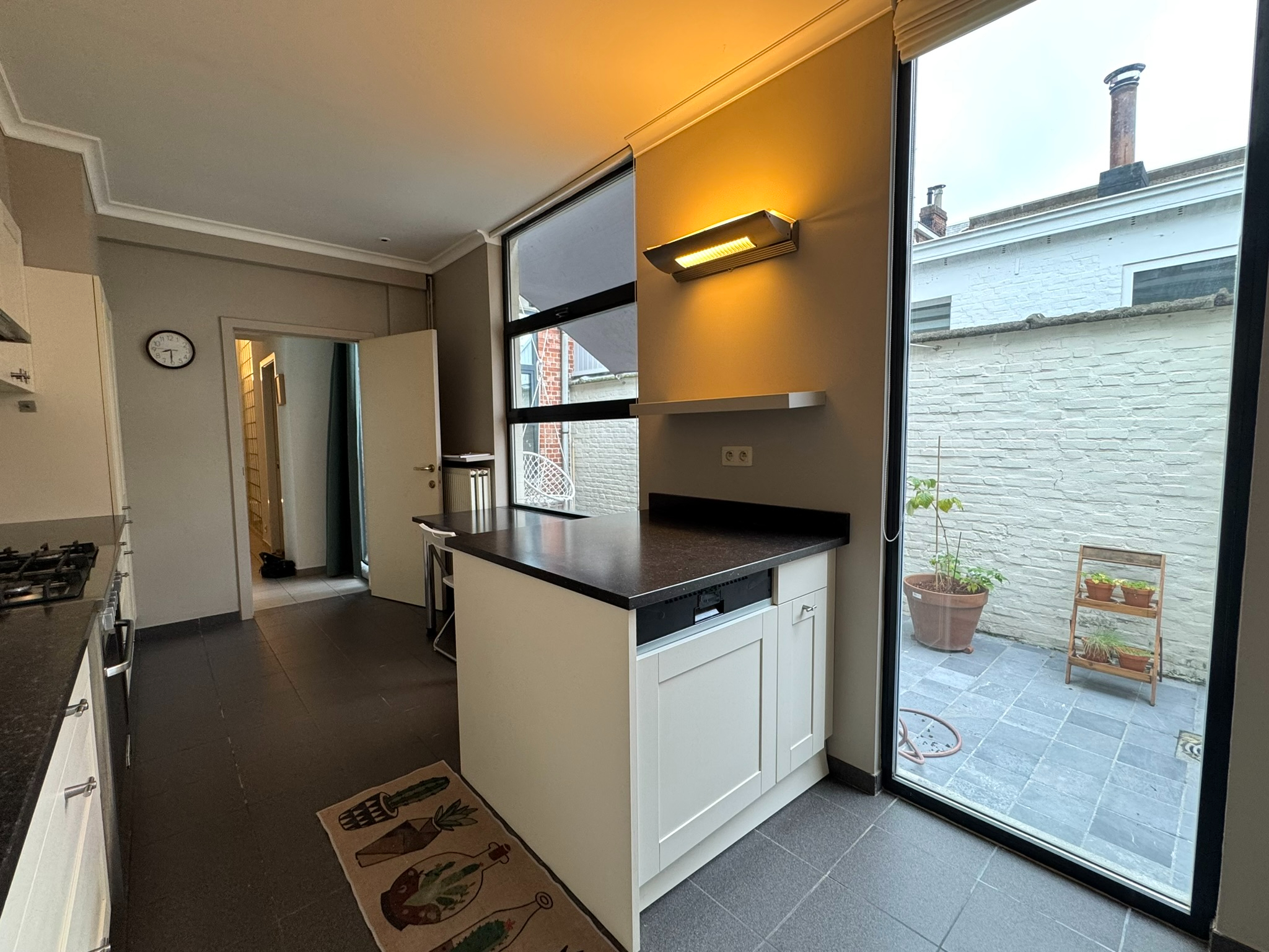 Karaktervolle stadswoning met 1 à 2 slpks, 2 zonnige terrassen en authentieke charme - foto 4
