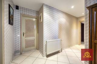 Deze rustig gelegen woning in Aspelare biedt een aangenaam uitzicht op het omliggende groen en beschikt over een EPC-label C.Op het gelijkvloers...