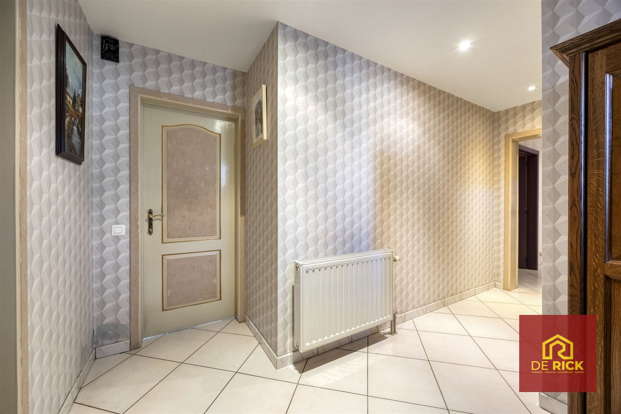 Ruime woning met 4 slaapkamers en tuin - foto 2