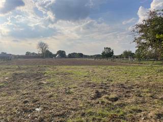 Magnifique terrain à bâtir de 9A 89CA pour développement OUVERT !Ce terrain à bâtir calme est situé dans la verdure, avec une belle vue sur les...