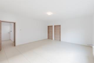 In de directe omgeving van het recreatie domein “De Warande” vinden we dit zeer verzorgde appartement. In de verdere omgeving kan U op...