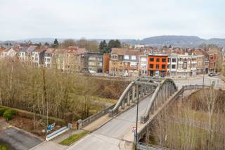 Het nieuwbouwproject van residentie ROOOTS ligt op de hoek van de Molendam en Saint-Sauveurstraat te Ronse. Dit op wandelafstand van het centrum, station en warenhuizen. <br /><br />Dit appartement bevindt zich op de 3de verdieping en geniet van een mooi zicht!<br />INDELING: inkomhal, gastentoilet, leefruimte met ingerichte keuken, slaapkamer 1, badkamer, slaapkamer 2, berging en 2 terrassen! <br /><br />PLUSPUNTEN: <br />+ Bijna-energieneutraal (max E30) <br />+ Onroerende voorheffing: 50% vrijstelling onroerende voorheffing<br />+ centrale verwarming: warmtepomp & vloerverwarming <br />+ prachtig zicht <br />+ Ondergrondse garageboxen, autostaanplaatsen en bergingen <br />+ Nabij station, scholen & warenhuizen <br />+ Interessante investering <br />+ prachtig zicht!<br /><br />MEER INFORMATIE OVER DIT PRACHTIG PROJECT? CONTACTEER jens@immoboss.be of 0488 98 13 30