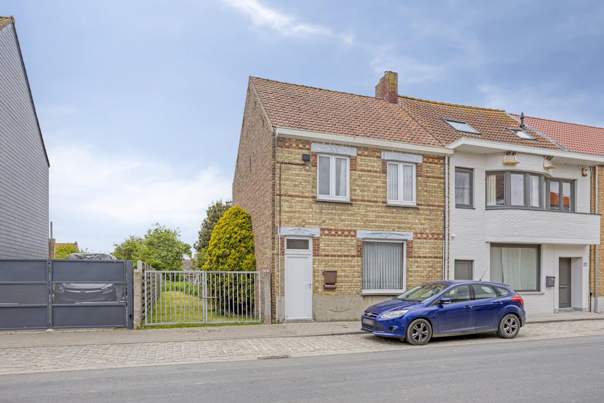 Halfopen woning op 858m² te koop te Houtem (Veurne). - foto 1