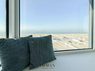 Op een toplocatie aan het Albertstrand en nabij het Rubensplein te Knokke vindt u dit prachtig gerenoveerde appartement met frontaal zeezicht...