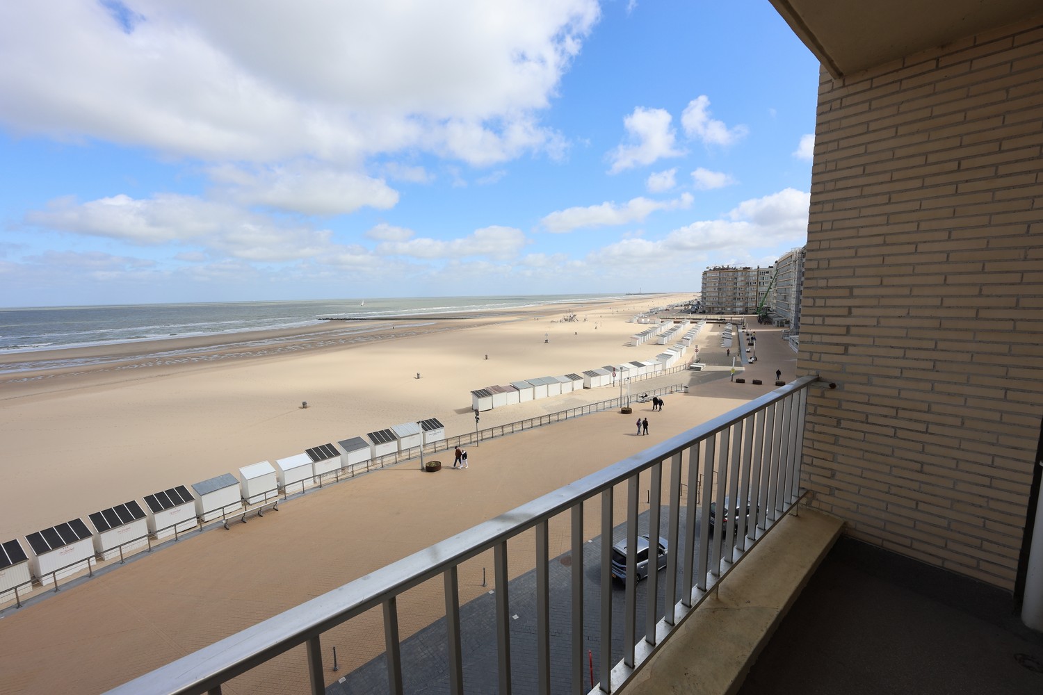 Ruim 3-slaapkamerappartement met frontaal zeezicht en terras – unieke ligging aan de kust ! - foto 5