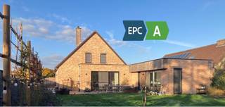 Deze volledig gerenoveerde gezinswoning biedt alles wat je nodig hebt voor comfortabel en stijlvol wonen. In de afgelopen vijf jaar werd het huis...