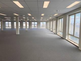 Deze kantoren bevinden zich in een strategisch gelegen business park, ideaal voor bedrijven die op zoek zijn naar een moderne en...